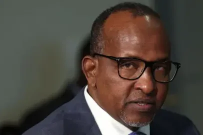 Ministro queniano declarado em desacato por centro de Ebola apoiado pelos EUA