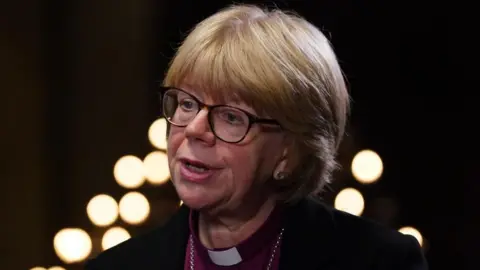 Igreja da Inglaterra pede desculpas pelo papel em adoções forçadas