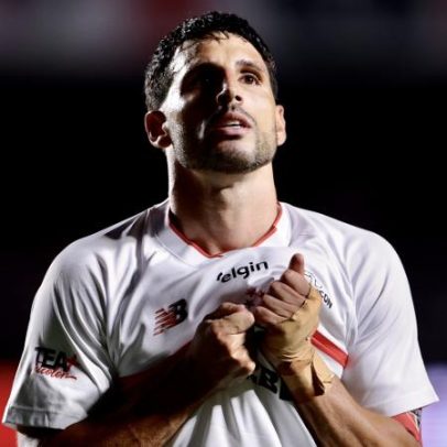 São Paulo enfrenta dívida de R$ 6 milhões e renovação com Calleri fica travada
