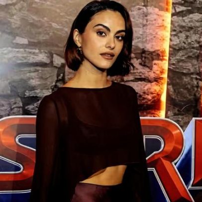 Camila Mendes relembra reação da família ao ser Teela em Mestres do Universo