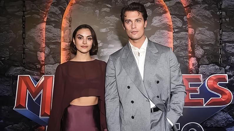 Camila Mendes e Nicholas Galitzine protagonizam "Mestres do Universo"