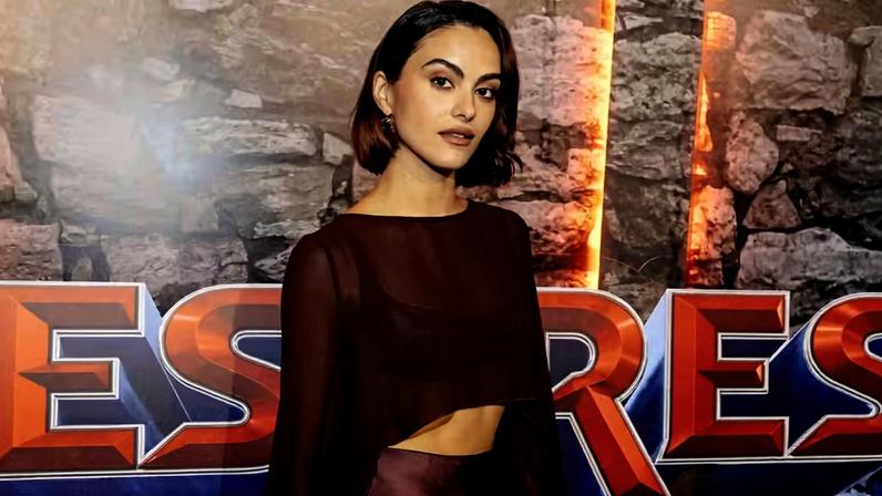 Camila Mendes — Foto: Getty Images
