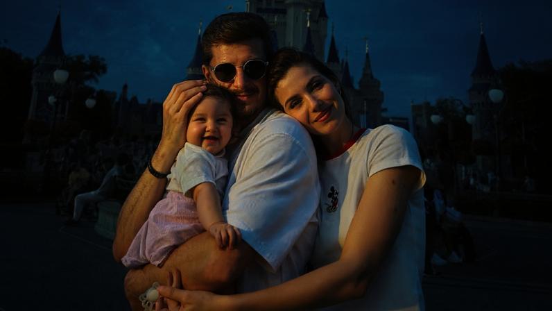 Camila Queiroz, Klebber Toledo e Clara — Foto: Reprodução/Instagram
