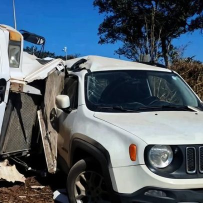 Caminhão tomba na DF-150 e destrói Jeep Renegade próximo a Fercal