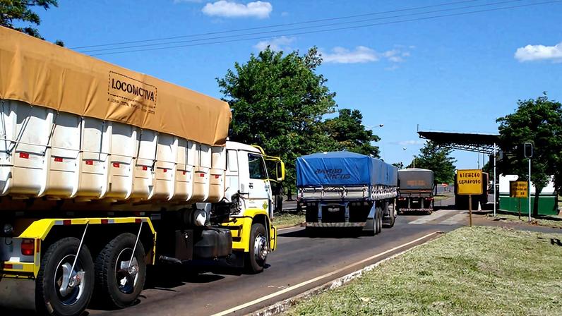 O retorno da operação da balança fixa na PRC- 163, entre Cascavel e Lindoeste, estabeleceu mais um ponto no combate ao excesso de peso nas estradas estaduais do Paraná.