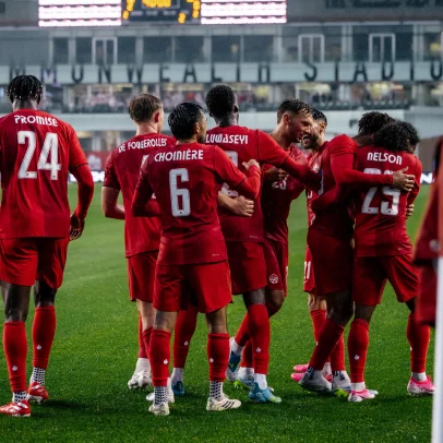 Em busca da 1ª vitória em Copas, Canadá pega Bósnia de artilheiro veterano