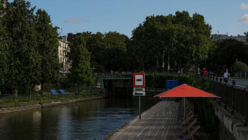 Um dos trechos do Canal Saint Martin que está aberto para o banho a partir desta quinta (17) — Foto: Paris Plages Canal Saint-Martin
