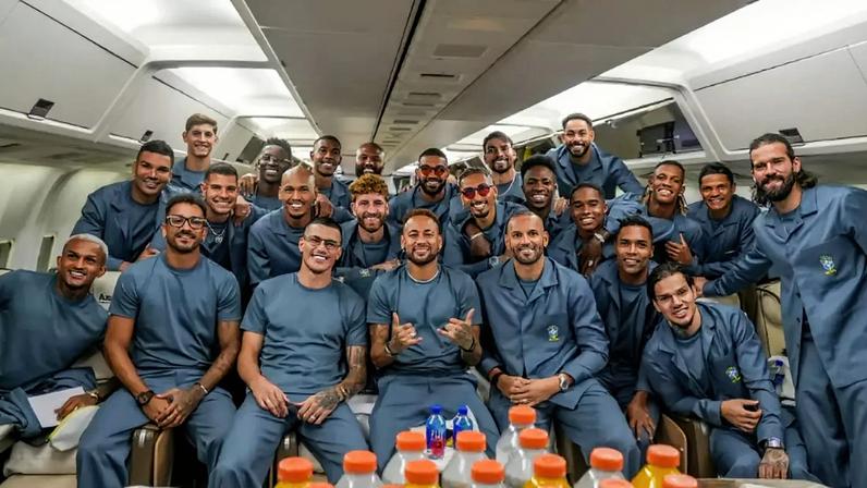 Jogadores dentro do avião