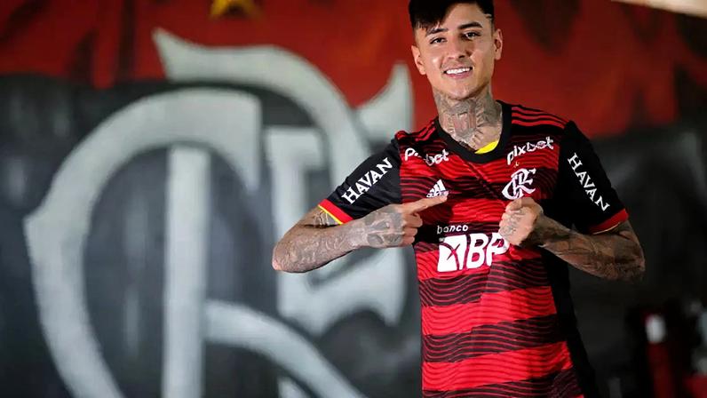 Pulgar foi contratado pelo Flamengo em 2022