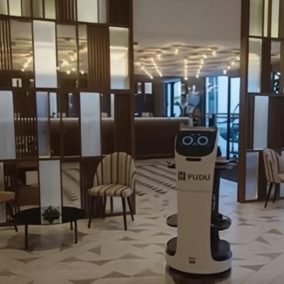 China prepara hotel operado apenas por robôs, com inauguração em 2027