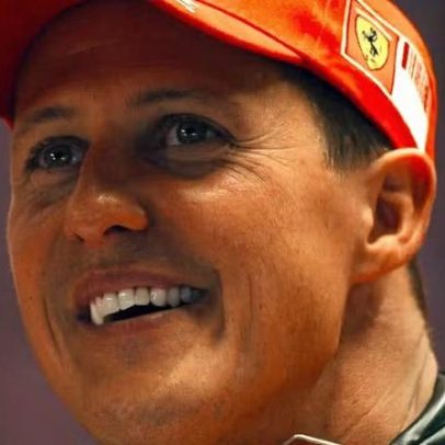 Rotina de cuidados intensivos de Schumacher em julgamento com enfermeira