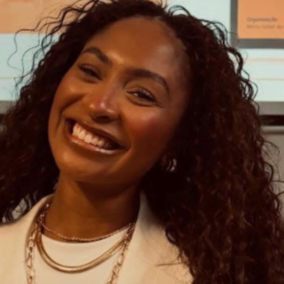 Coautora de guia antirracista aciona Justiça contra universidade por expulsão