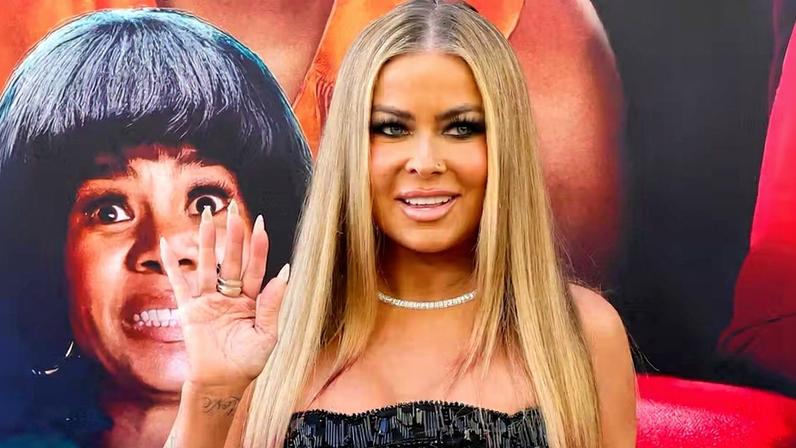 A atriz Carmen Electra no lançamento de Todo Mundo em Pânico (2026) em Los Angeles, no Paramount Theatre, em 3 de junho de 2026