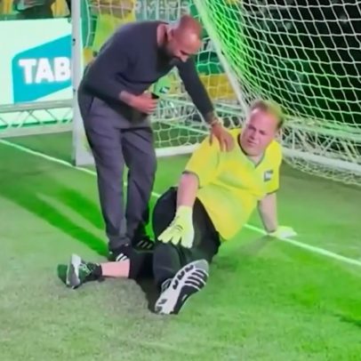 Ex-goleiro do United e da Austrália sofre lesão em evento pré-Copa do Mundo