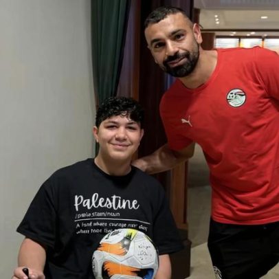 Salah encontra jovem palestino vítima da guerra em Gaza