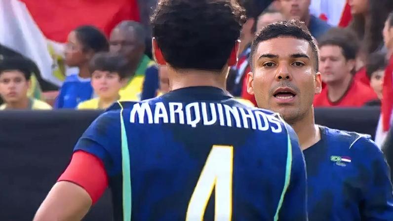 Marquinhos e Casemiro conversam após falha