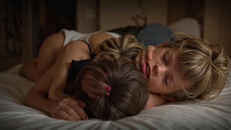 As fotos compartilhadas por Jenny Mollen que causaram polêmica nas redes sociais — Foto: Instagram