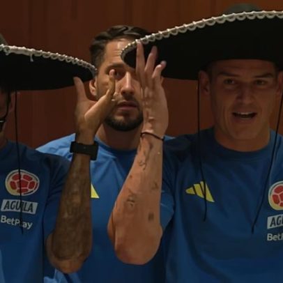 James Rodríguez e Luis Díaz cantam com mariachis na concentração da Colômbia