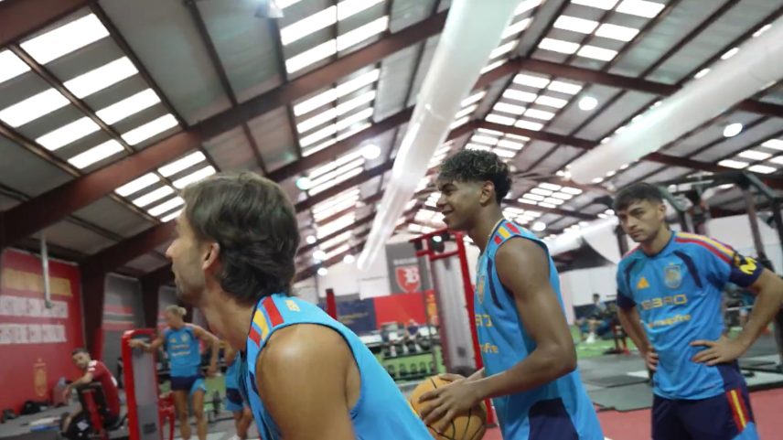 Yamal treina basquete nos EUA — Foto: Reprodução