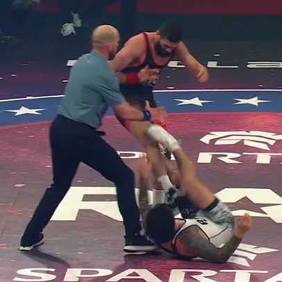 Ex-campeão do UFC agride rival e provoca briga em luta de wrestling