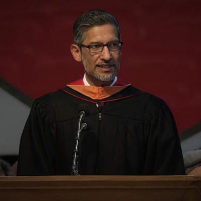 Universitários interrompem discurso de Sundar Pichai em protesto contra IA