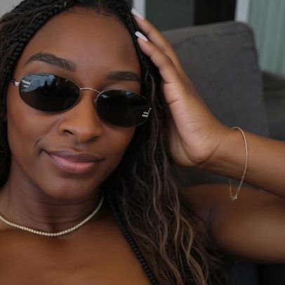 Simone Biles publica foto de biquíni e revela tatuagem após susto de saúde