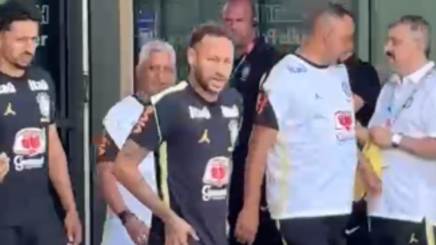 Neymar chega para treino da Seleção nesta quarta-feira