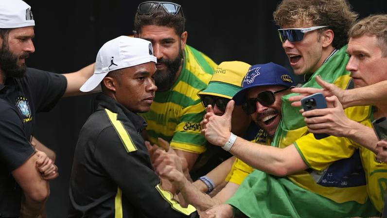 Endrick é reebido pela torcida do Brasil na Filadélfia — Foto: Reprodução/TV Globo