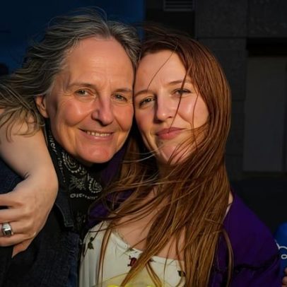 Helen Hunt comemora formatura da filha com foto rara