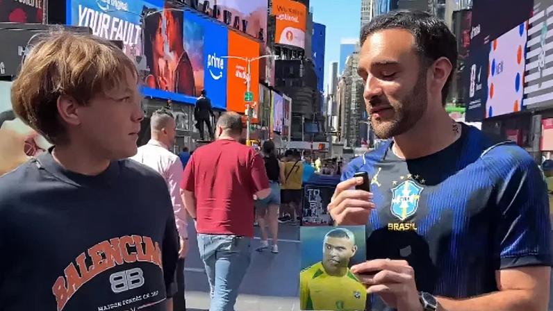 Davi Lucca é abordado por influenciador pelas ruas de NY
