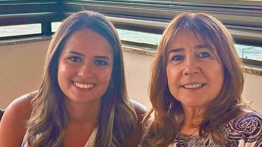 Suellen fez questão de encontrar Sandra e foi visitá-la, depois de duas décadas — Foto: Arquivo pessoal