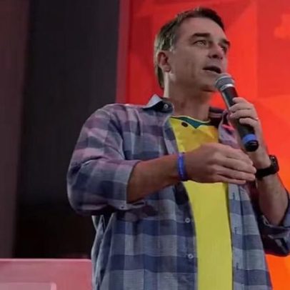 Flávio Bolsonaro comenta comparação de Lula com Biden