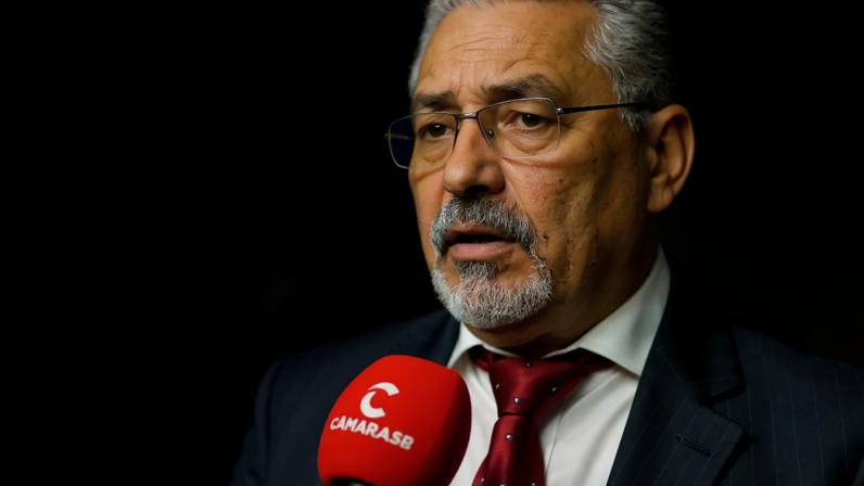 Presidente da Comissão de Transporte da Câmara Municipal, o petista Senival Moura, teve a prisão decretada pela Justiça