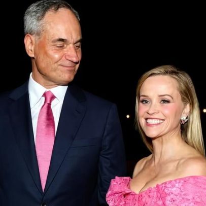 Reese Witherspoon surge no tapete vermelho com namorado bilionário
