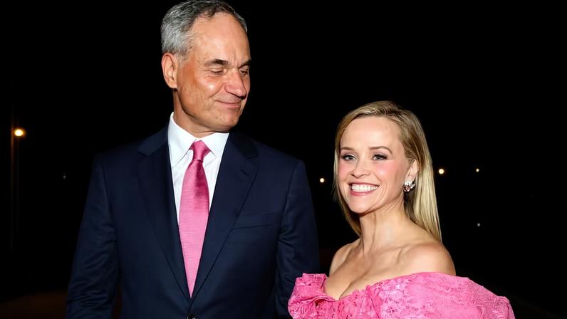 A atriz Reese Witherspoon com o empresário alemão Oliver Hermann no evento de lançamento da série Elle, em Nova York, em 23 de junho de 2026