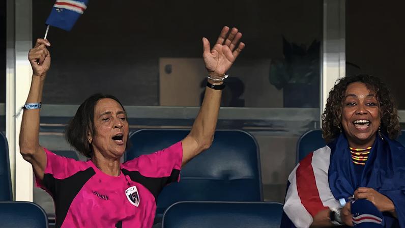 Mãe do goleiro Vozinha comemora classificação de Cabo Verde na Copa do Mundo