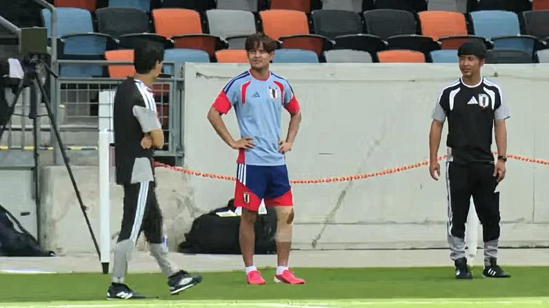 Japonês Kubo treinou separado do restante do time na véspera do jogo com o Brasil — Foto: Luis Fernando Soncini