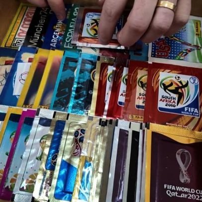 Colecionador destaca álbuns raros da Copa, pacotes fechados e item de até 20 mil