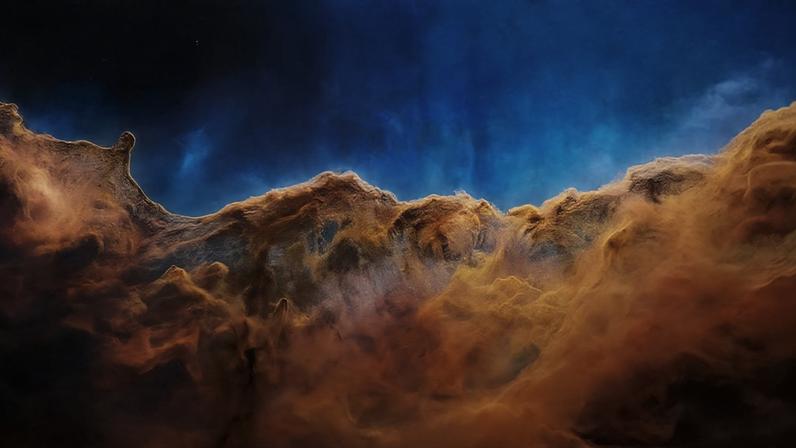 A borda de um berçário estelar próximo, chamado NGC 3324, localizado no canto noroeste da Nebulosa de Carina, forma as 'montanhas' e os 'vales' que se estendem por esta imagem capturada pelo Telescópio Espacial James Webb