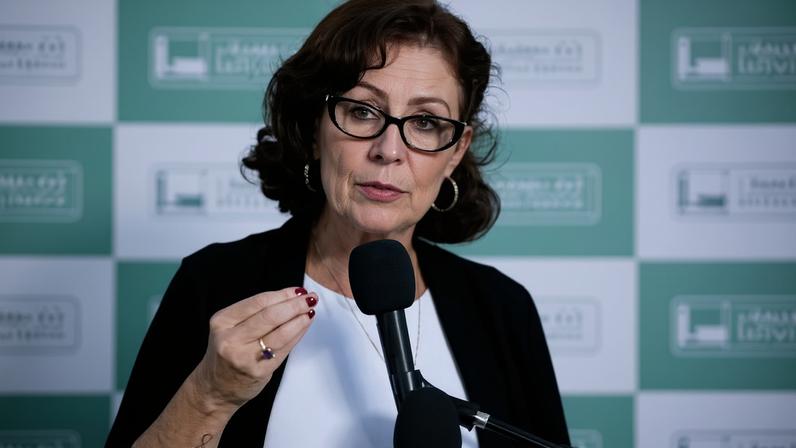 Deputada Carla Zambelli (PL-SP) durante coletiva na Câmara dos Deputados, em abril de 2024 — Foto: Lula Marques/Agência Brasil