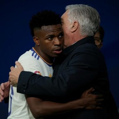 Vini Jr diz que conselho de Ancelotti mudou sua carreira, como um pai