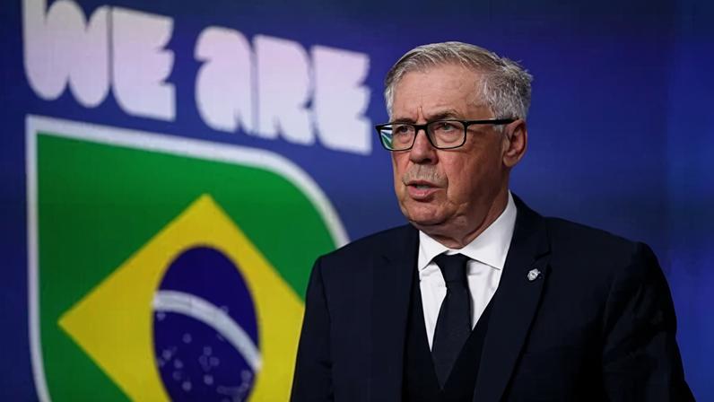 Carlo Ancelotti em Escócia x Brasil