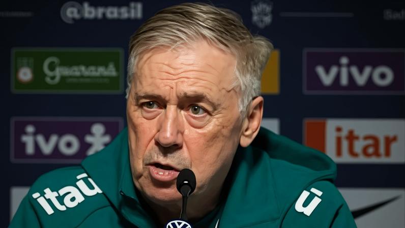 Carlo Ancelotti durante entrevista coletiva da seleção na Granja Comary