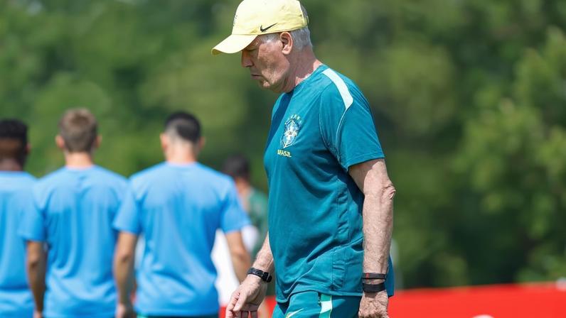 Carlo Ancelotti demonstrou confiança em Danilo e Ibañez na seleção brasileira
