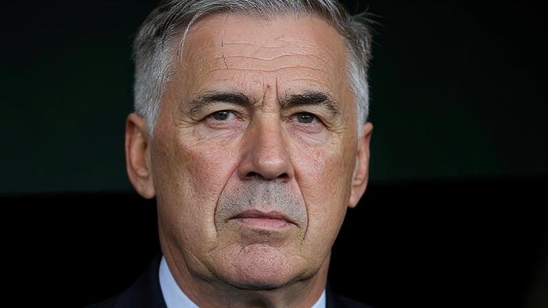 Carlo Ancelotti durante amistoso contra o Panamá no Maracanã
