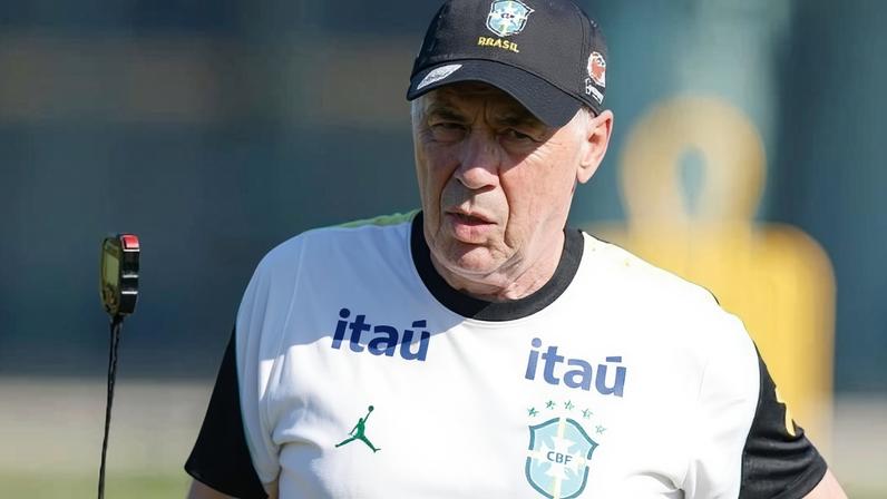 Carlo Ancelotti durante treino da seleção brasileira nos EUA antes da Copa do Mundo