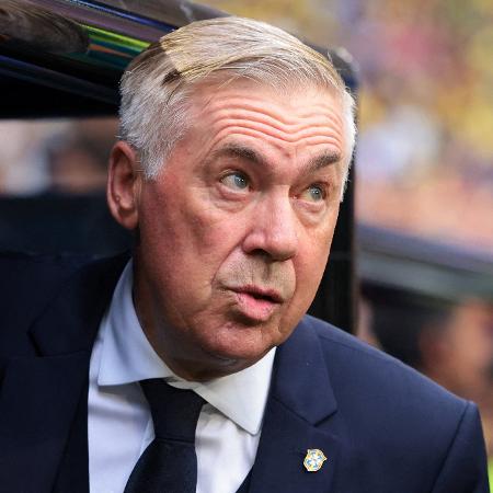Carlo Ancelotti durante jogo contra a Escócia