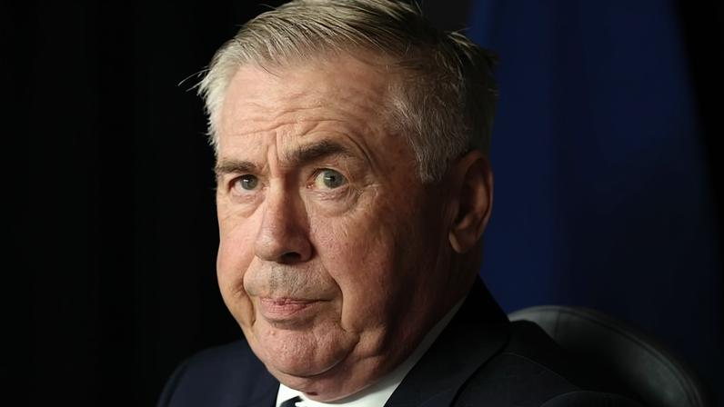 Carlo Ancelotti, técnico do Brasil, durante jogo contra o Haiti