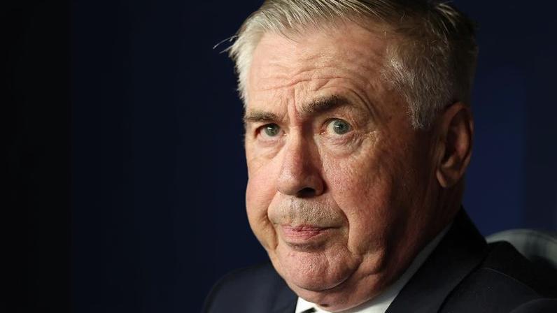 Carlo Ancelotti, técnico do Brasil, durante jogo contra o Haiti