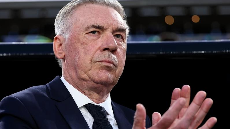 Carlo Ancelotti, técnico do Brasil, durante jogo contra o Haiti